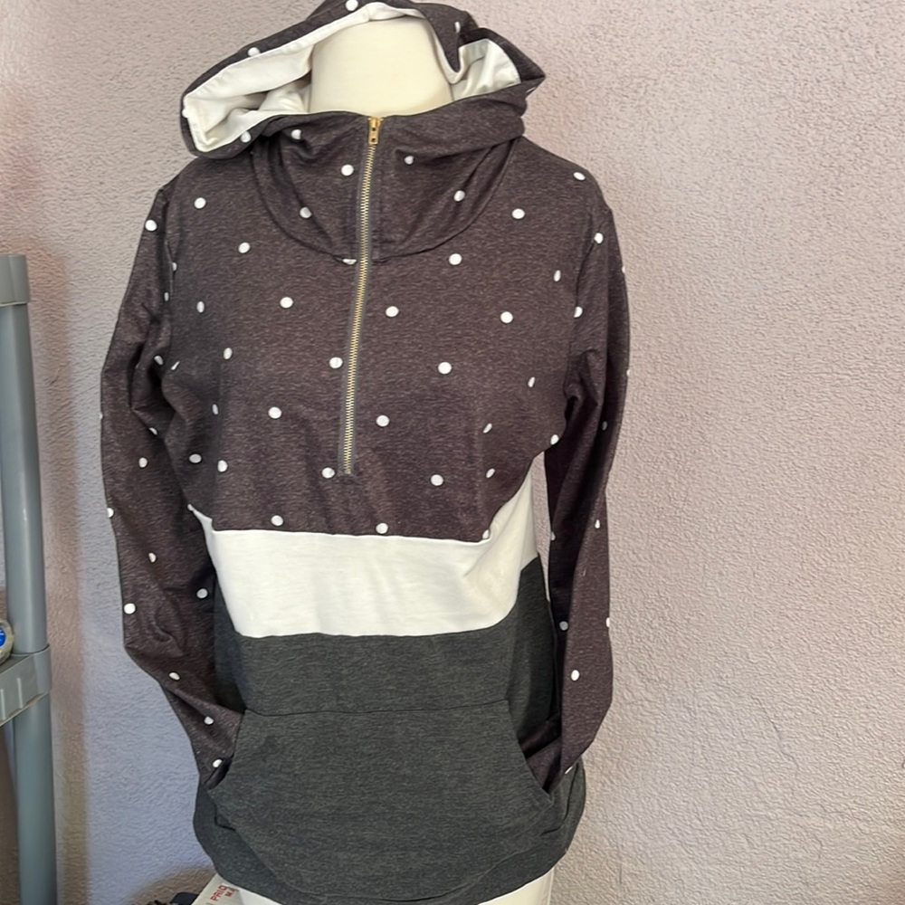 Light sweater grey white and polka dots